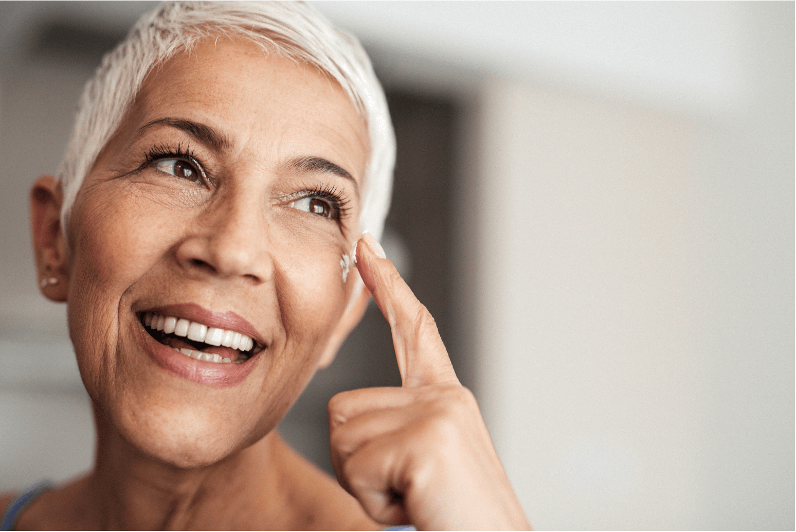 MENOPAUSE SKINCARE: NAVIGATING THE IMPACT OF HORMONAL CHANGES ON YOUR SKIN