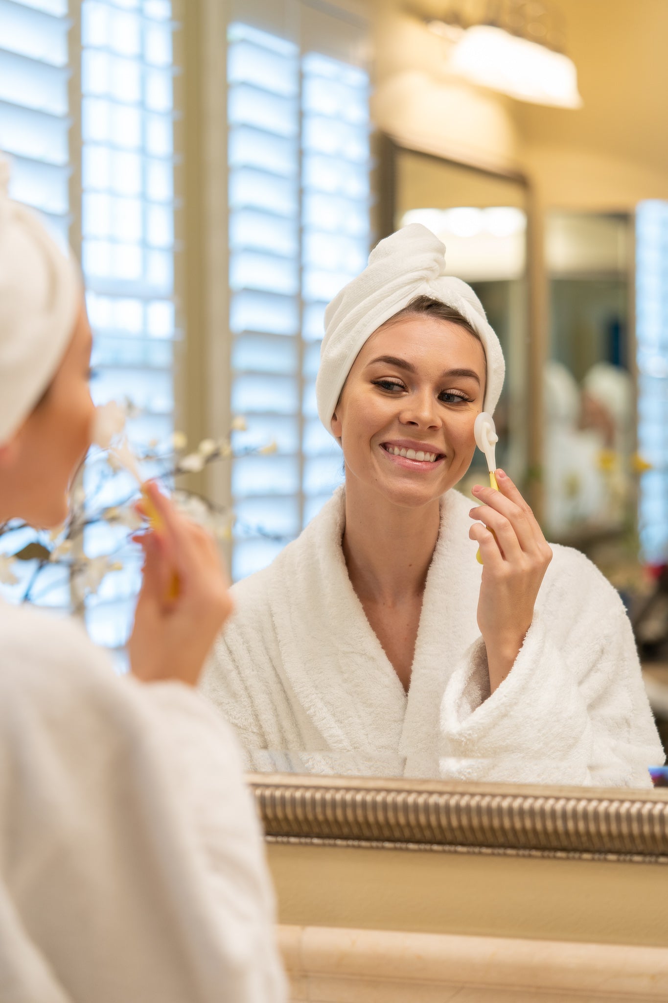 Lunaescent Touch-Free Skincare Applicator