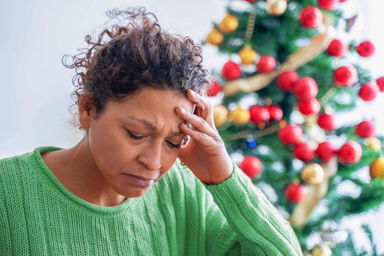 UNWRAPPING THE TRUTH: HOW HOLIDAY STRESS AND ANXIETY AFFECTS YOUR SKIN